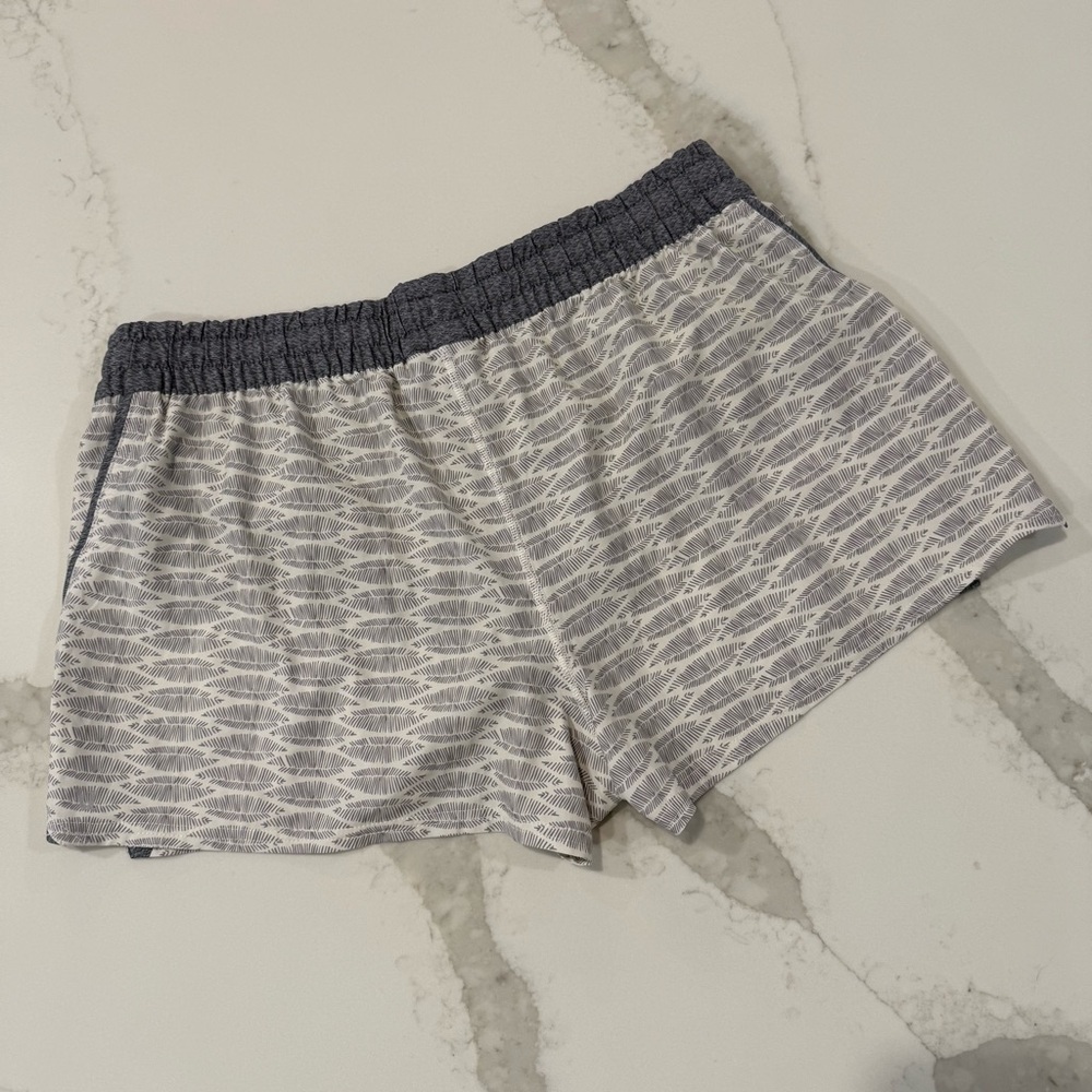 Vuori Clementine Shorts 2.0 Women’s Large Lined 2.5” Inseam Gray/White Running - Picture 6 of 7